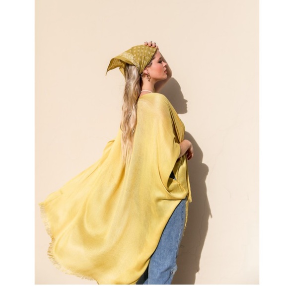 Open Grid Frayed Trim Kimono Cardigan - Picture 4 of 5